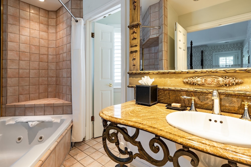 Signature Suite, 1 King Bed, Balcony - Photo 12