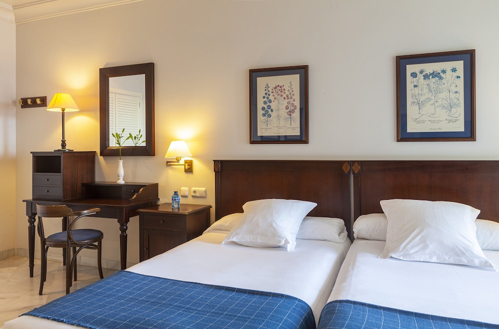 Superior Double Room (3 Adults) - Photo 6