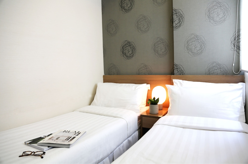 Standard Two Twin-Bed Room (Long Stay Special with Housekeeping Service once/week) photo 1