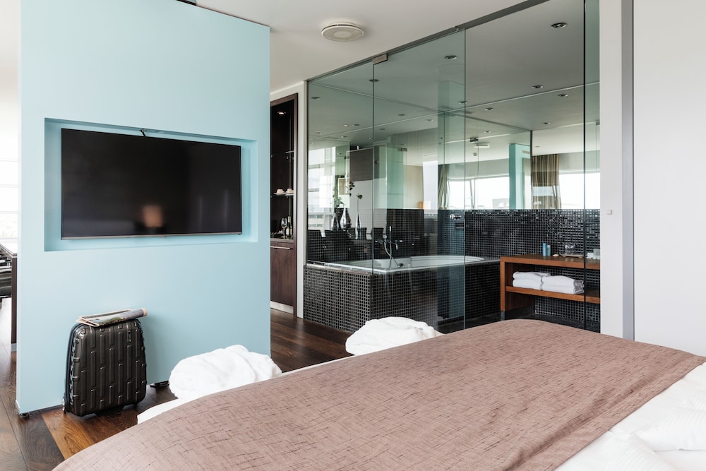 Suite (Master) - Photo 4