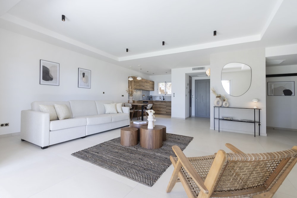 Premium Apartment, 2 Bedrooms, Terrace, Sea Facing photo 1