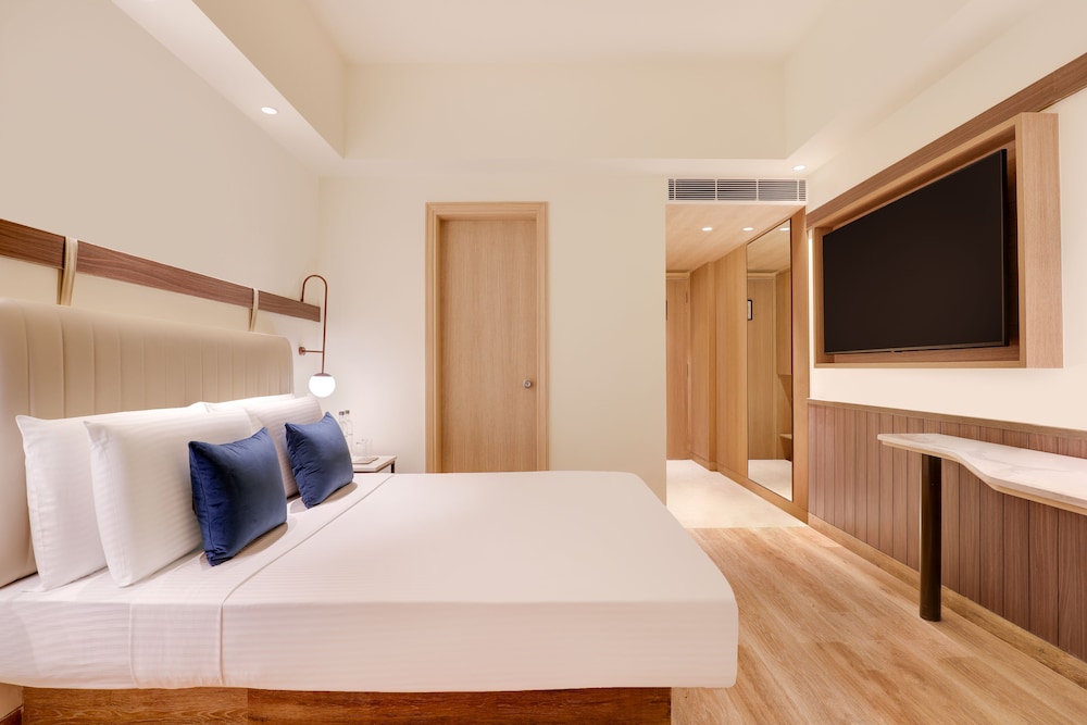 Deluxe King Room photo 3