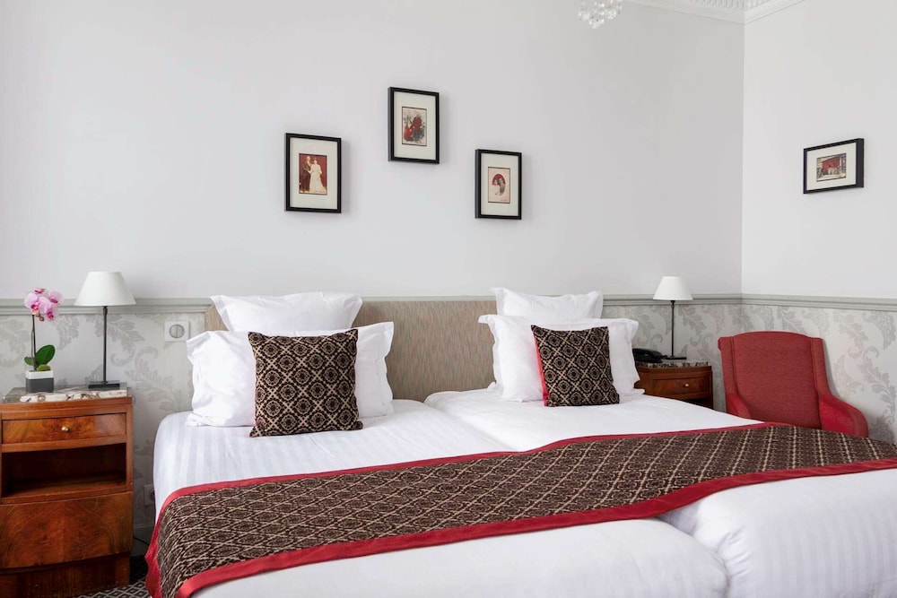 Standard Twin room - Complimentary soft minibar, courtesy tray, Chromecast - Snacks, digital press photo 2