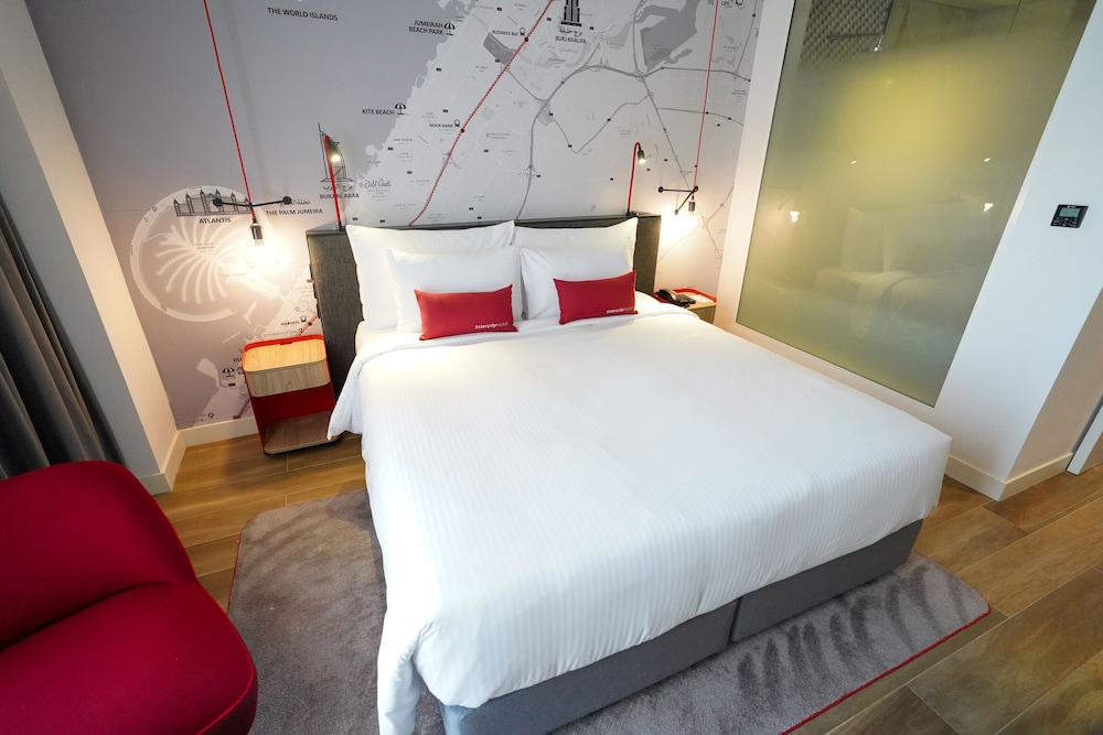 Superior Room 1 King Bed (free shuttle service to Festival City Mall)
