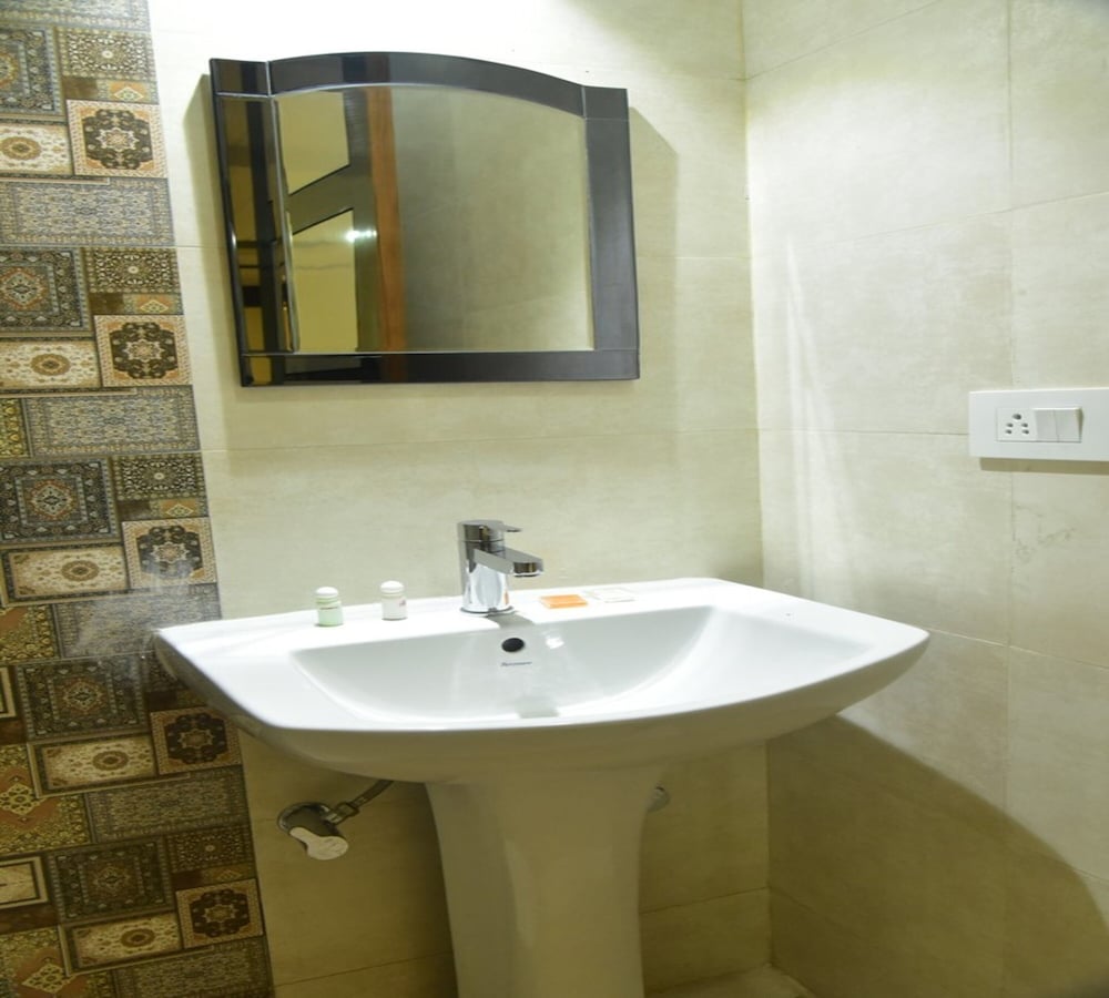 Deluxe Room - Photo 2