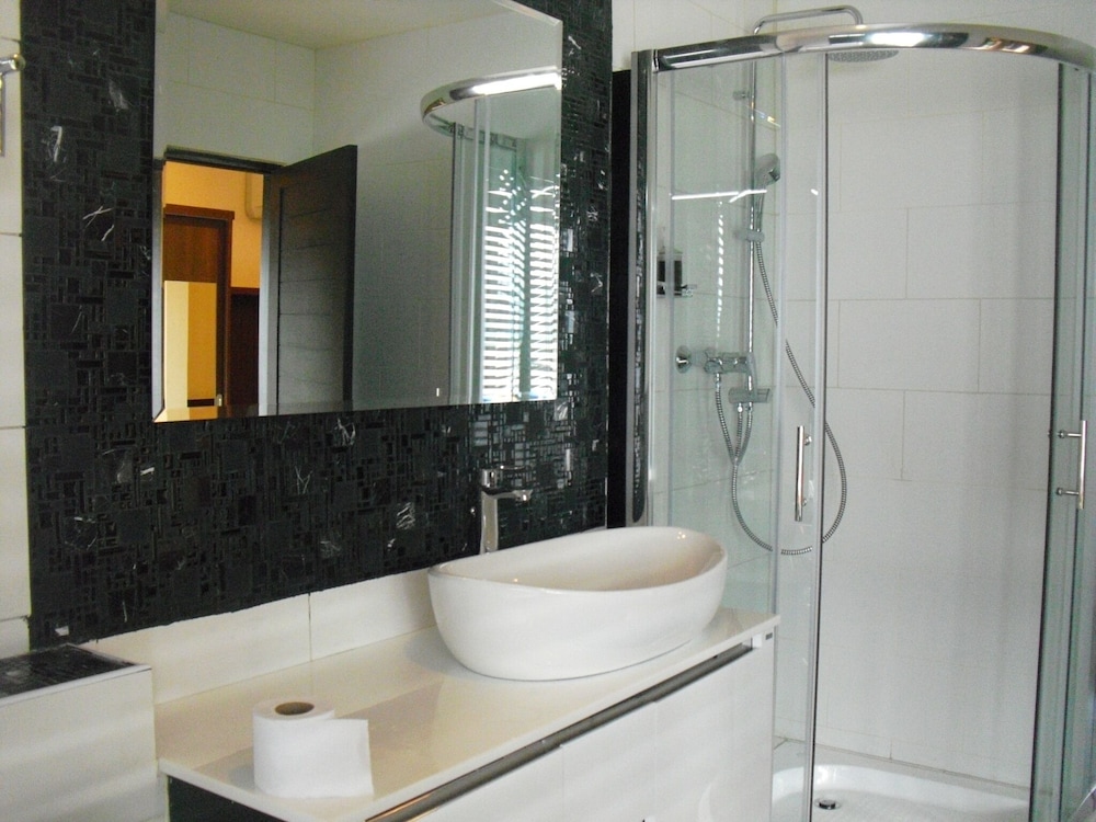 Grace River View Suite photo 2