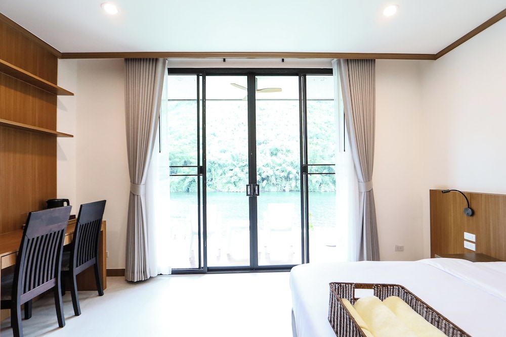 Deluxe Double Room - Photo 9