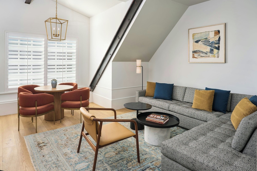 Patterson Historic, 1 Bedroom Suite, 1 King, Sofa bed