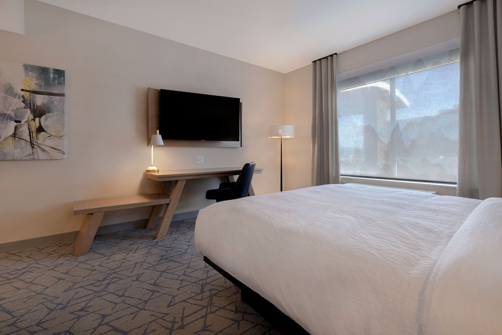 Business Room, 1 King Bed - Photo 3