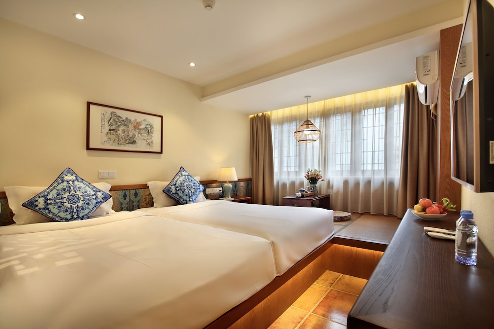 Comfort Twin Room, 1 Bedroom, Non Smoking, Mountain View - Photo 3