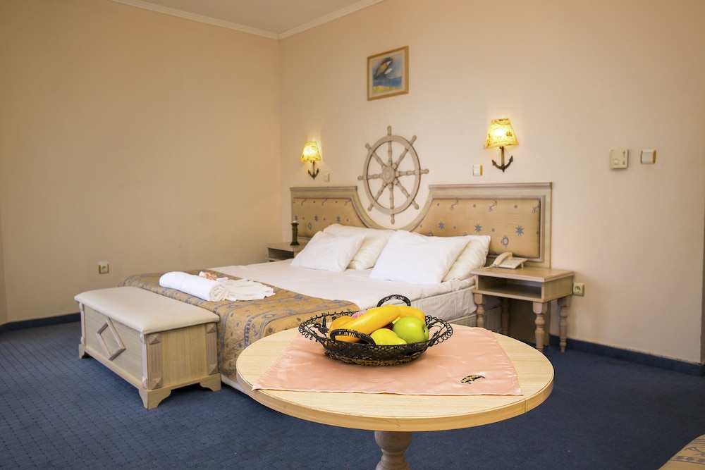 Double Room, Balcony, Park View photo 1