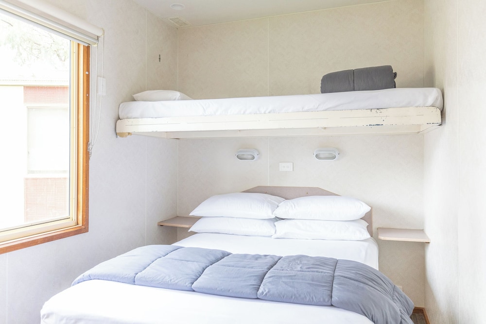 Waratah Cabin