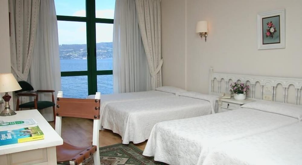 Habitación Triple con Vista al Mar