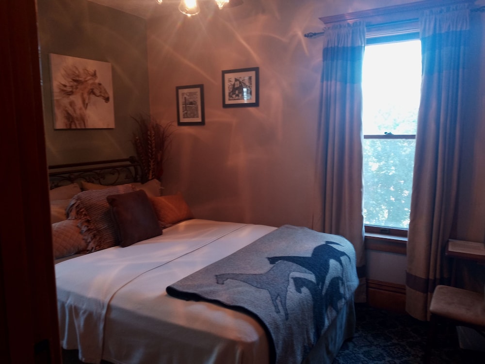 Standard Room, 1 Queen Bed
