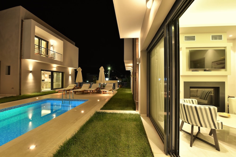 Suite Two Bedroom Split Level With Sharing Pool And Mountain View photo 1