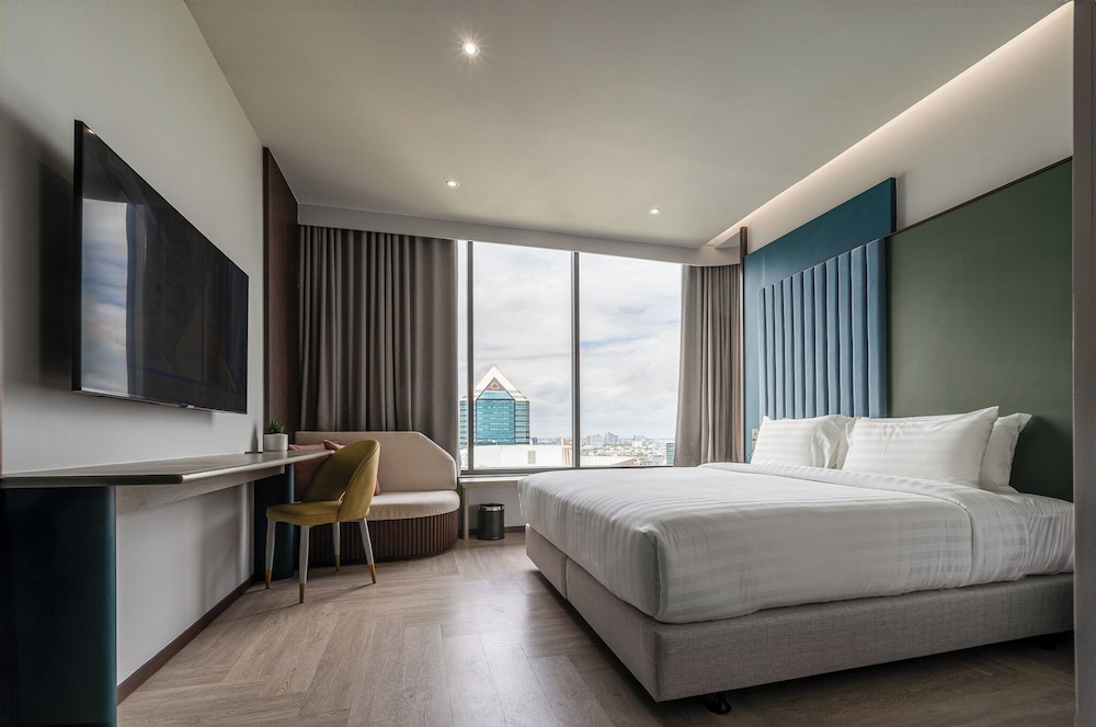 Deluxe King Room photo 2