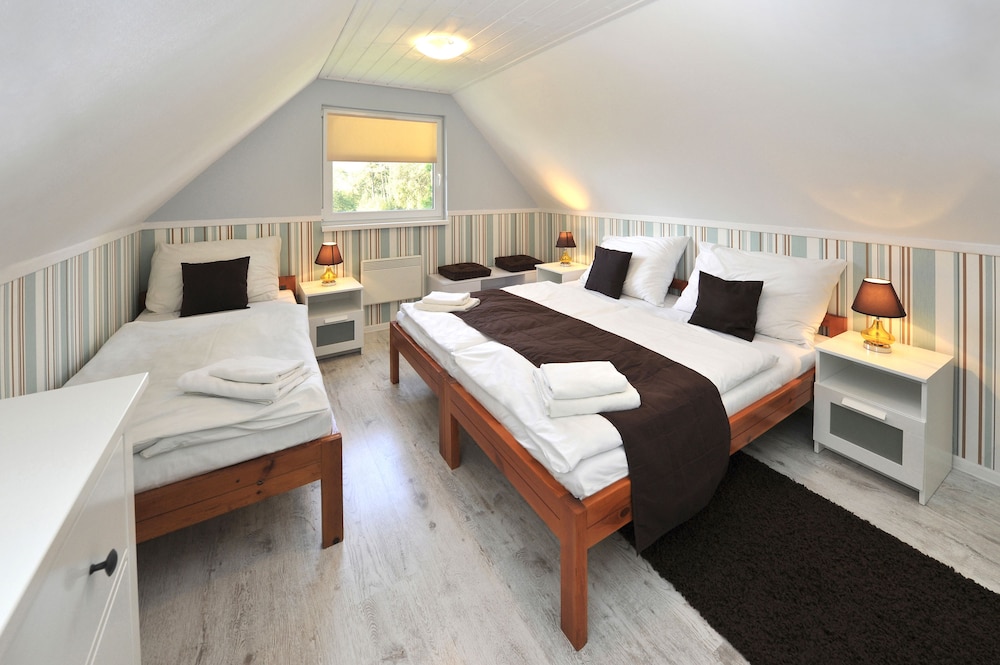 Luxury Cottage, 2 Bedrooms, Kitchenette, Courtyard Area