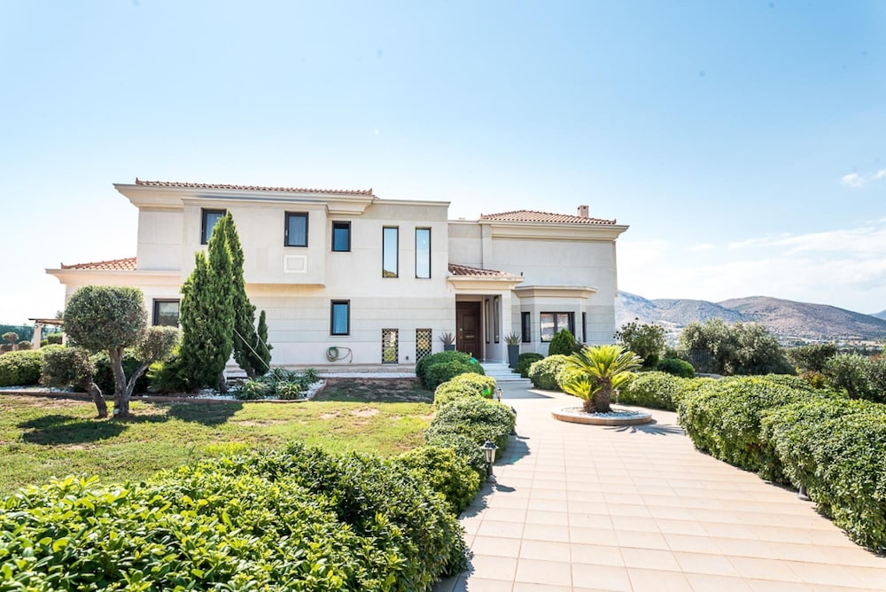 Villa photo 2