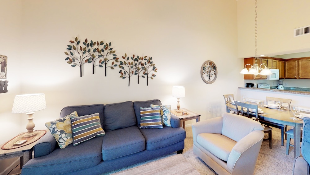 Condo, 2 Bedrooms photo 3