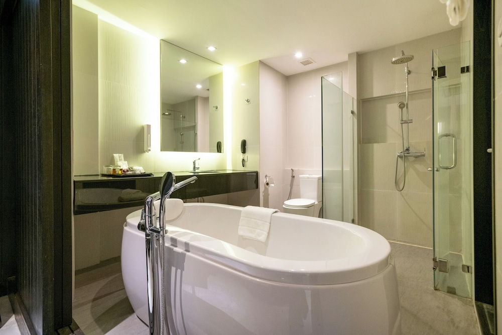 Supreme Bathtub photo 3