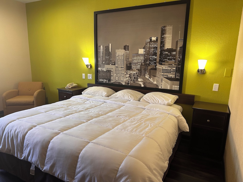 Room, 1 King Bed - Photo 2