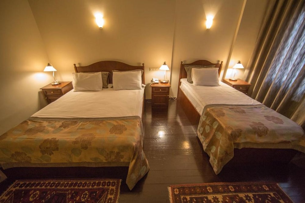 Deluxe Triple Room photo 2