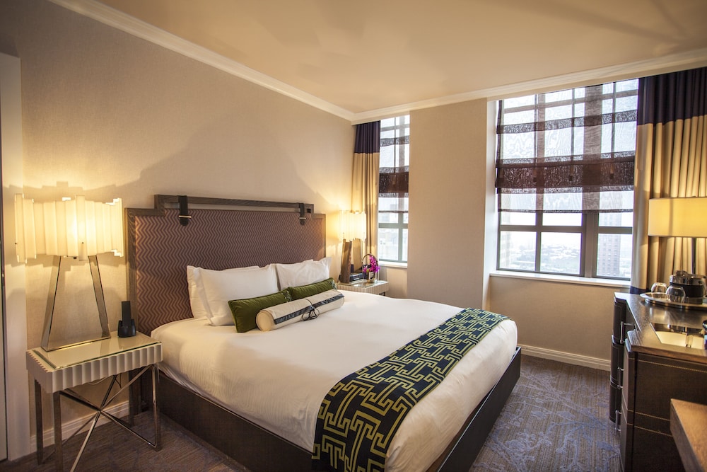 Room, 1 King Bed, Mobility Accessible, City View (Communications)