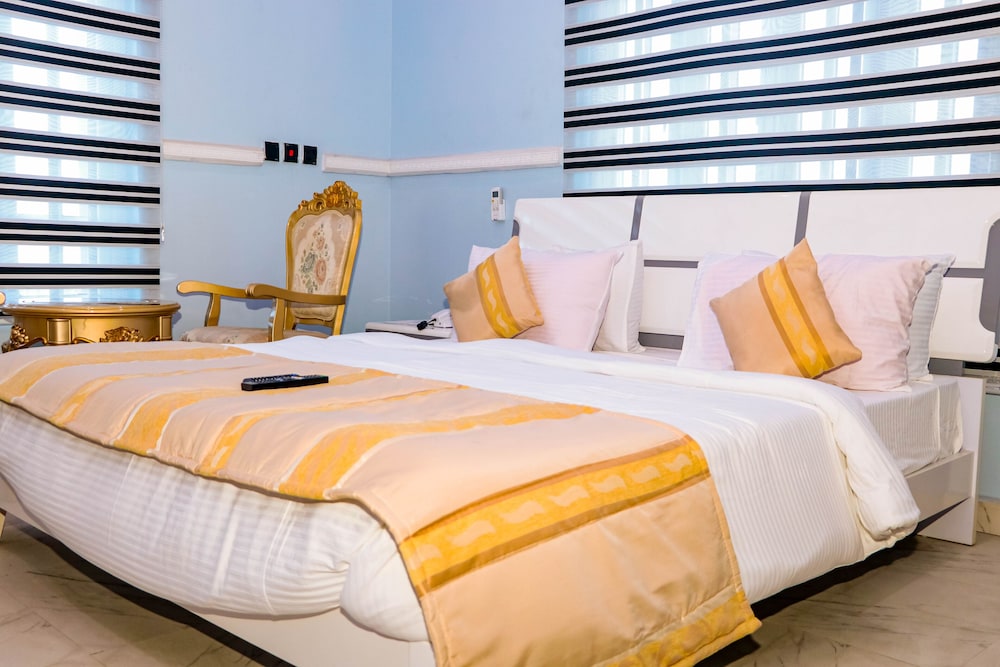 Deluxe Room, 1 King Bed, Non Smoking photo 1