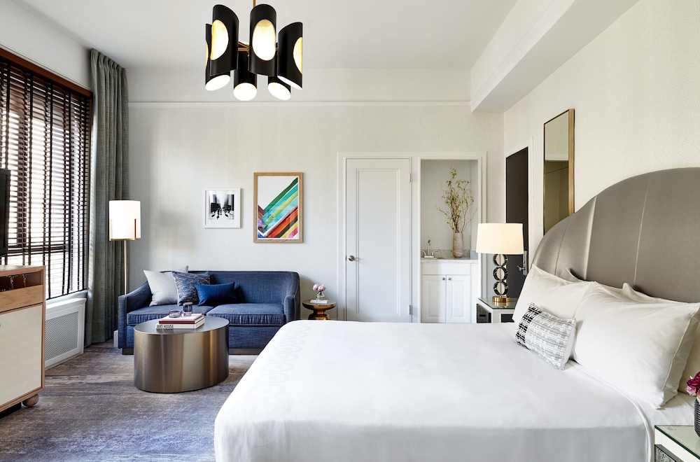 Executive Room, 1 King Bed with Sofa bed - Photo 1