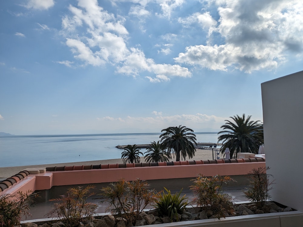 Superior Double Room, 1 King Bed, Non Smoking, Ocean View - Photo 6