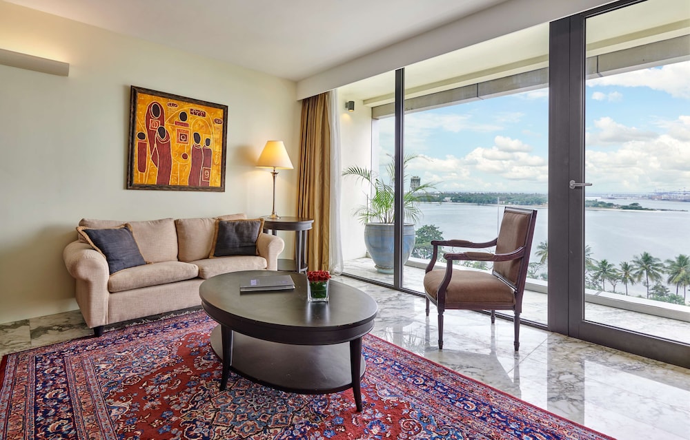 Executive Suite (Regency)