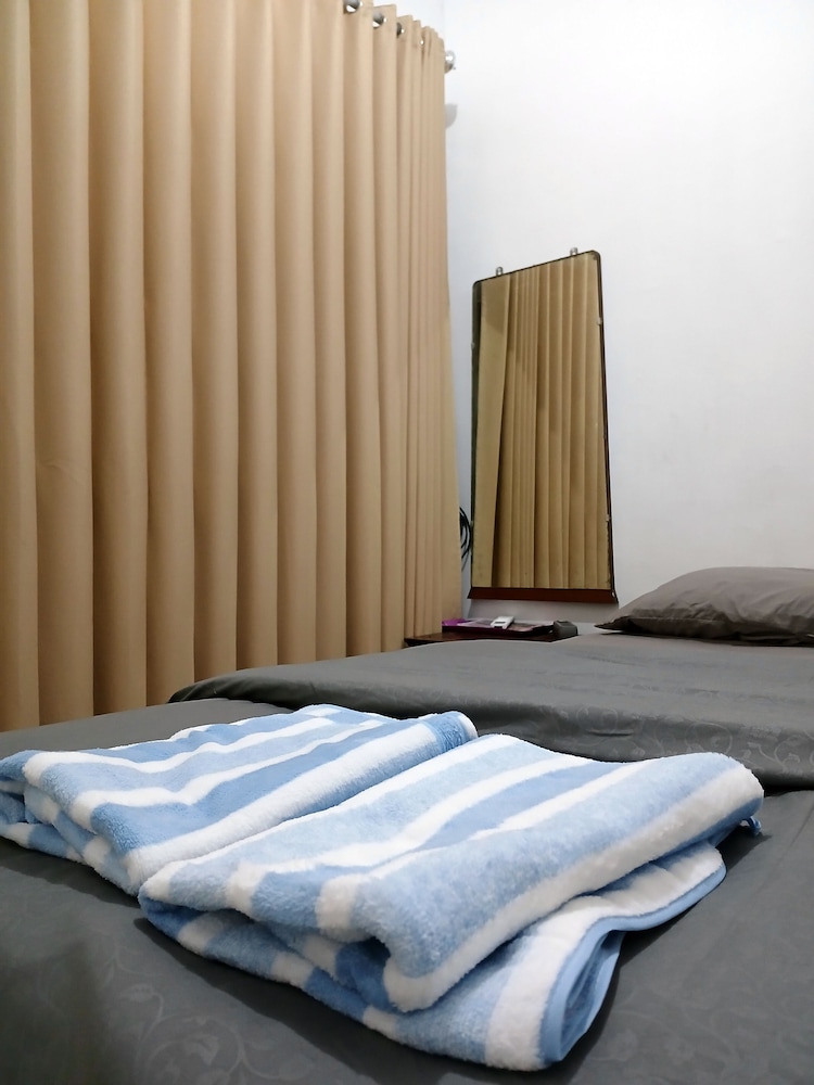 Basic Double Room, Shared Bathroom photo 2