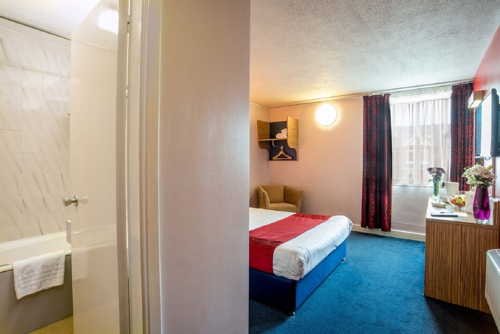 Double or Twin Room, Accessible, Ensuite photo 3