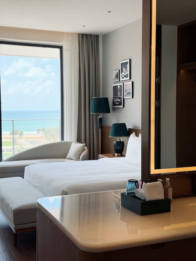 Standard Room, 1 King Bed, Balcony, Sea View