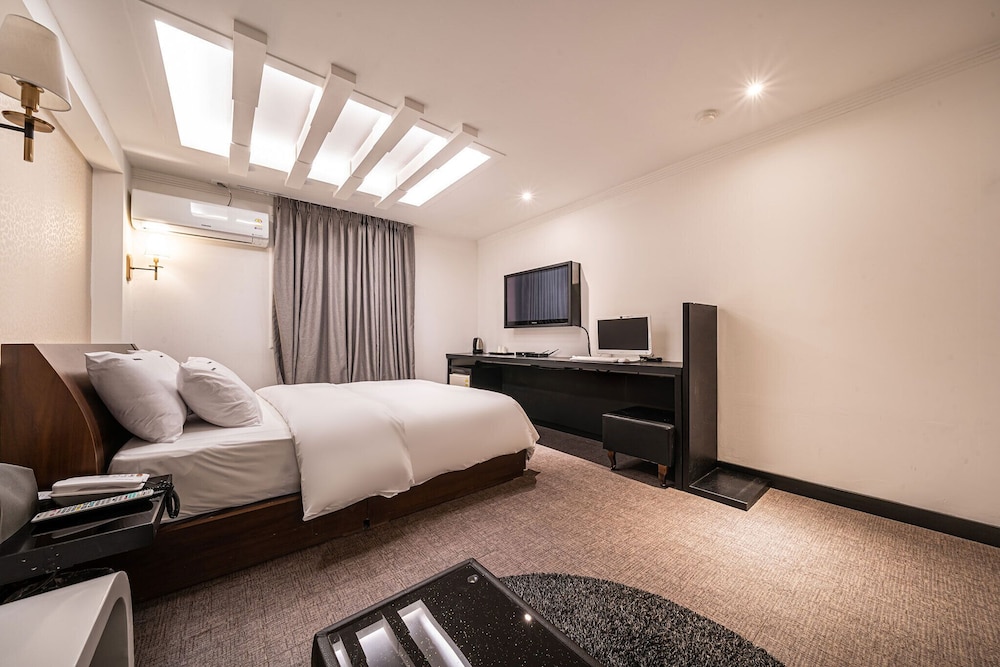 Standard Double Room - Photo 6
