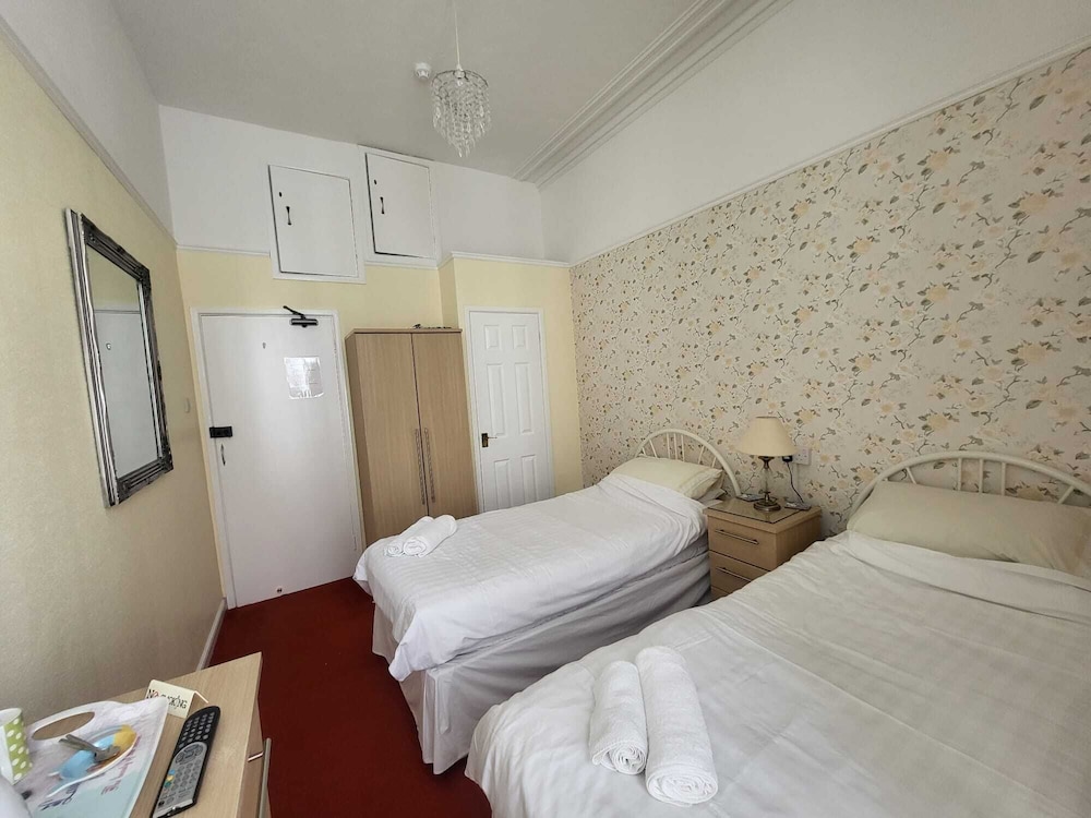 Standard Twin Room (Room 5) photo 2
