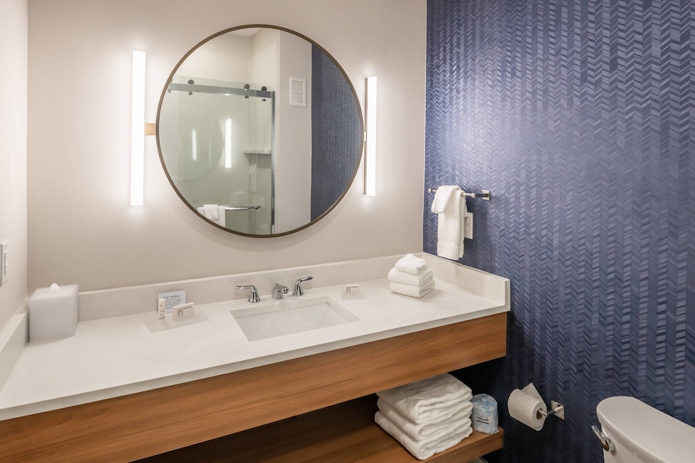 Suite, 1 King Bed with Sofa bed (Mobility/Hearing Accessible, Tub) photo 2