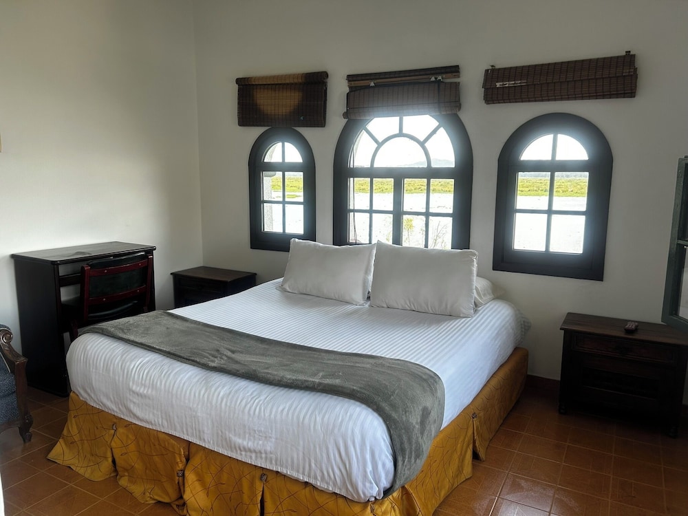 Classic Double Room, Lake View