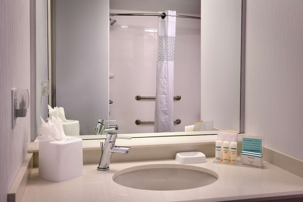 Suite, 1 Bedroom, Accessible, Bathtub - Photo 5