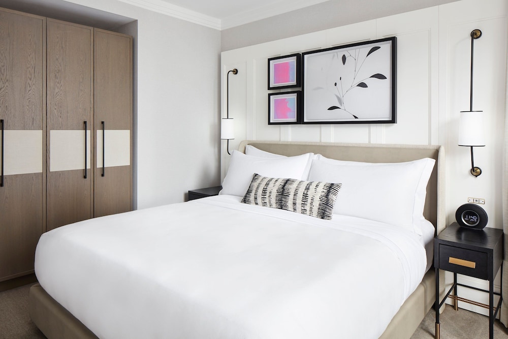Suite, 1 Double Bed, City View