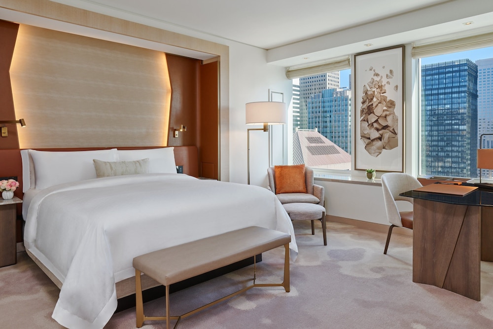 Grand Room, 1 King Bed, City View - Photo 1