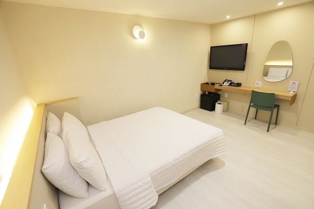 Standard Double Room - Photo 4