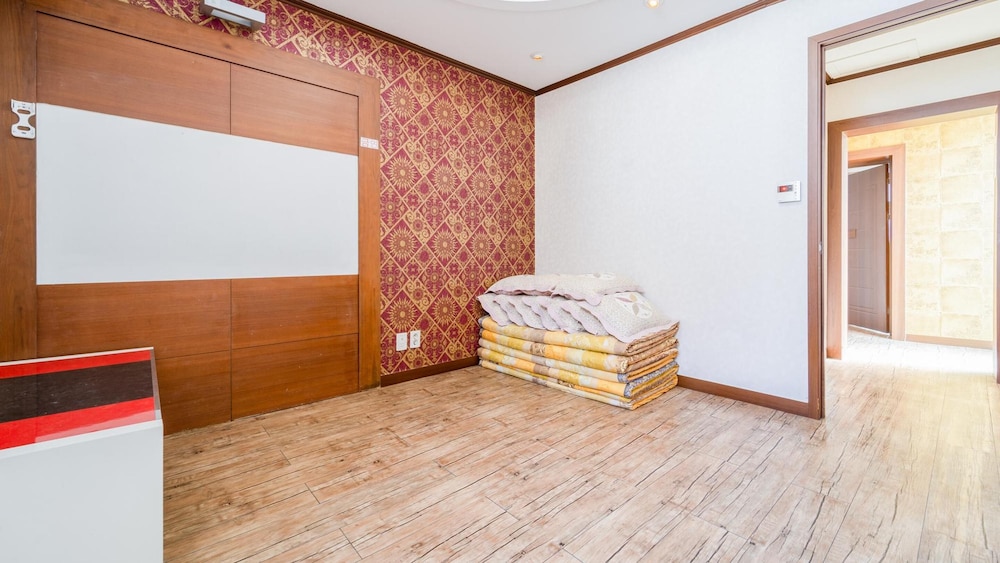 Basic Room, 1 Bedroom (203) - Photo 10