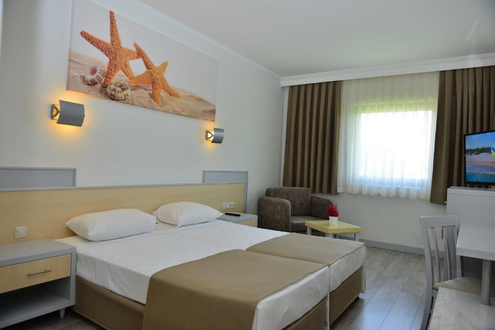 Classic Suite, Balcony (FZL) photo 2