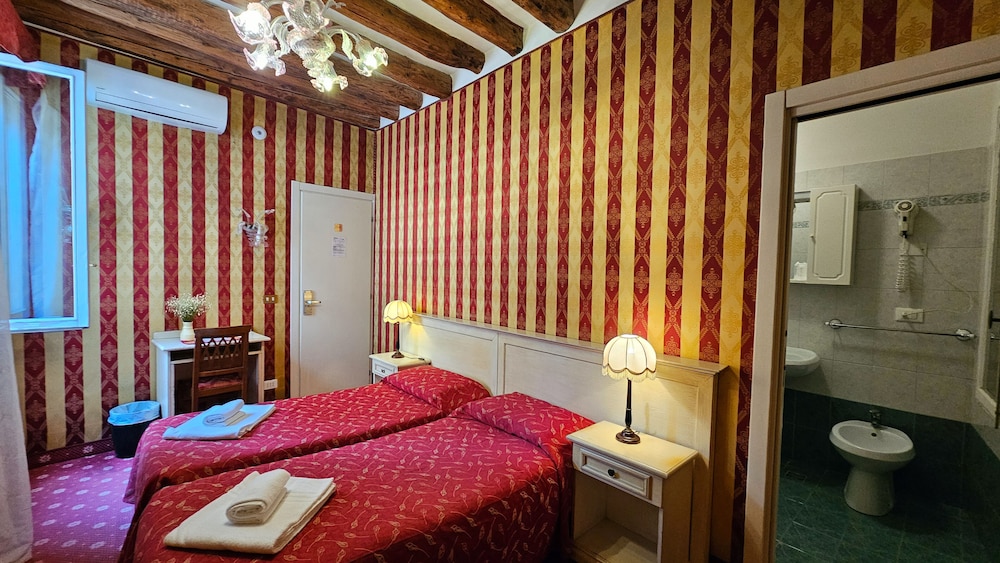 Classic Double or Twin Room photo 2