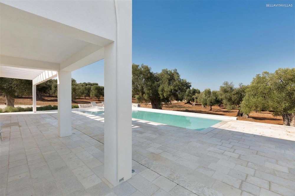 Villa photo 3