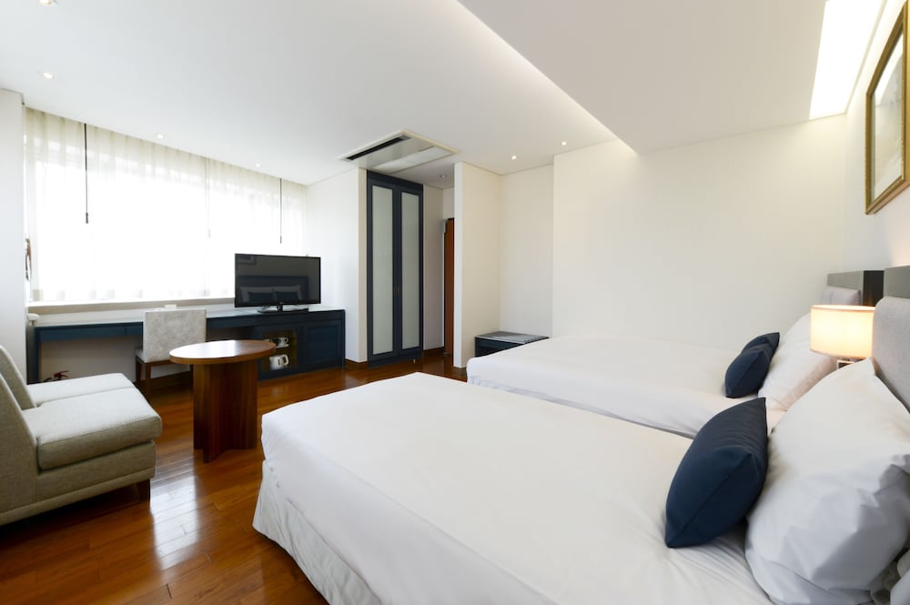 Deluxe Twin Room, Corner - Photo 3