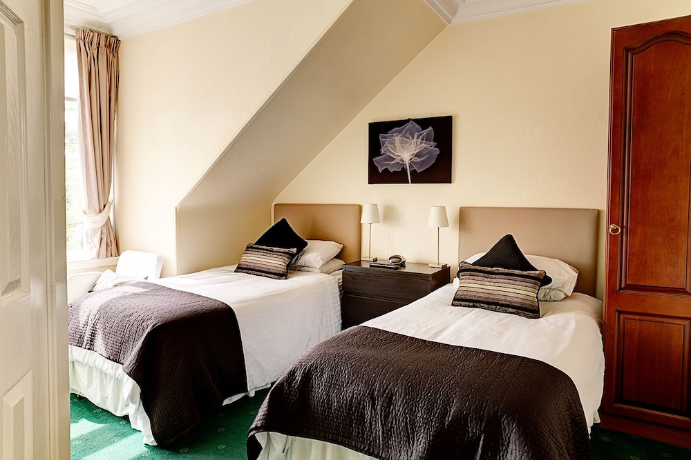 Twin Room, Ensuite photo 3