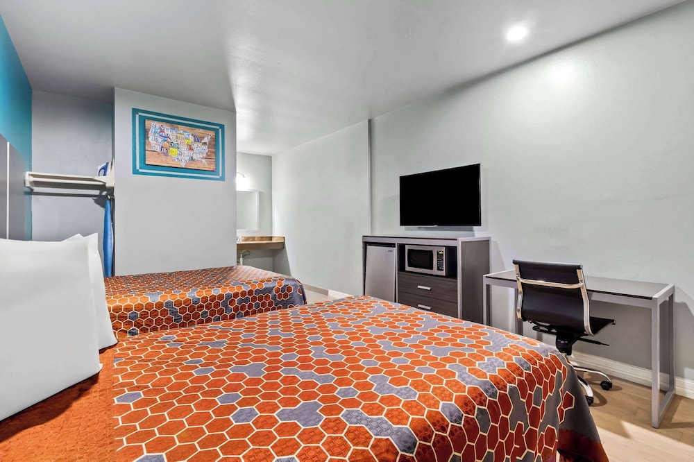 Standard Room, 2 Double Beds, Smoking photo 2