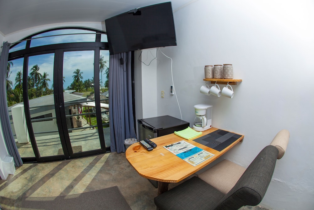 Junior Suite King Bed and Queen Bed photo 3